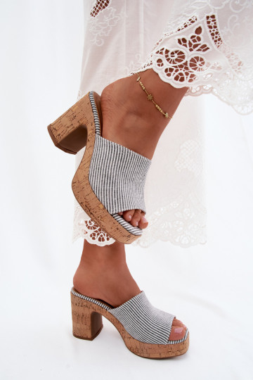 Chaussons pour femmes avec talons et rayures en noir Poplina