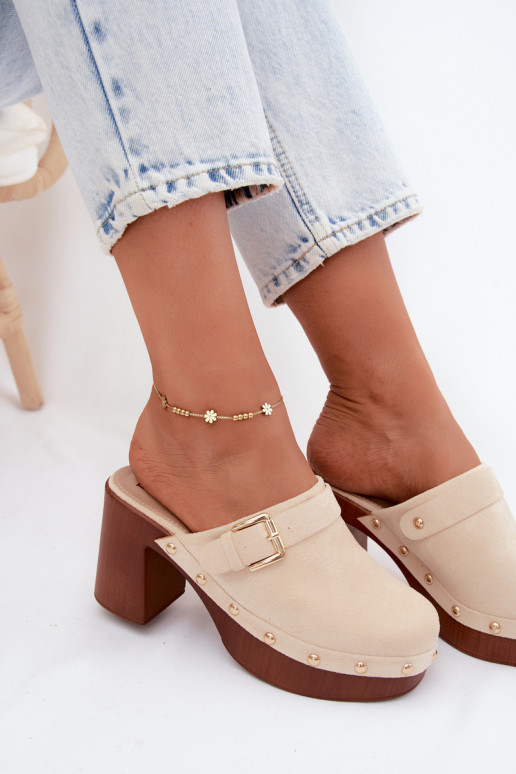 Sabots pour femmes couleur sable avec talons, boucles et clous Lagunelle