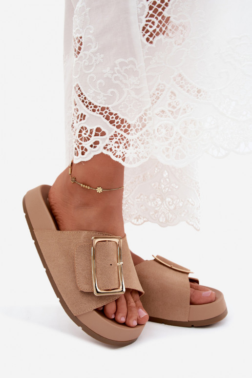 Chaussons couleur sable pour femmes avec boucles dorées et plateforme en daim synthétique Coralora