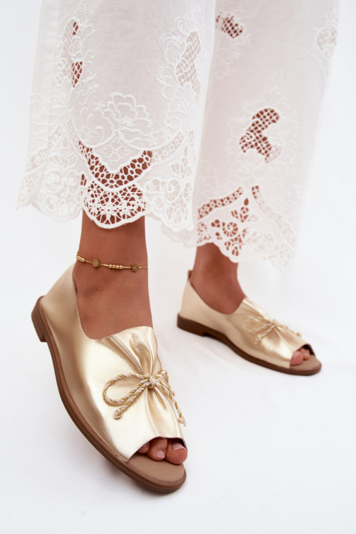 Sandales dorées pour femmes avec lacets décoratifs et finition brillante en simili cuir Coltrania