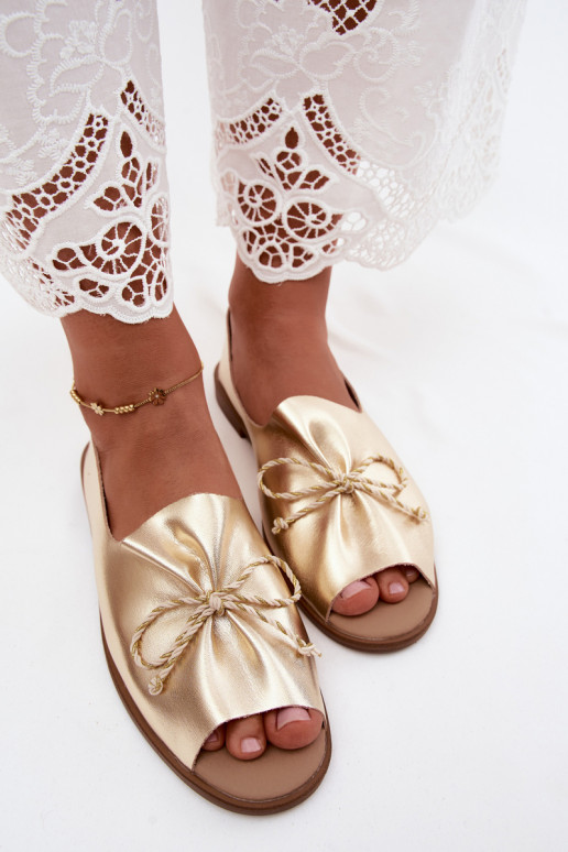 Sandales dorées pour femmes avec lacets décoratifs et finition brillante en simili cuir Coltrania