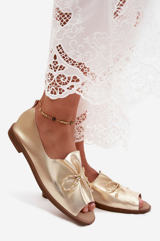 Sandales dorées pour femmes avec lacets décoratifs et finition brillante en simili cuir Coltrania
