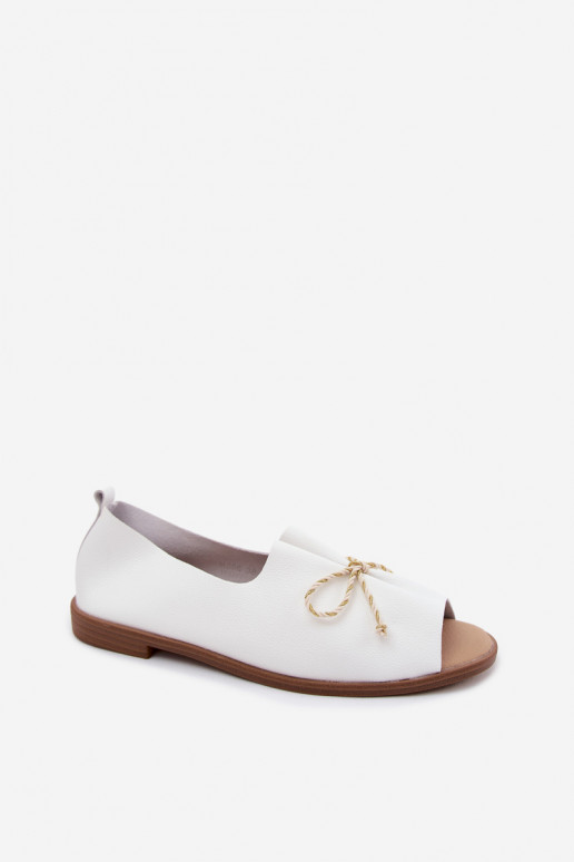 Sandales blanches pour femmes avec lacets décoratifs et finition brillante en simili cuir Coltrania