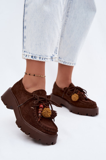 Chaussures avec de beaux détails en daim synthétique chocolat Melonia