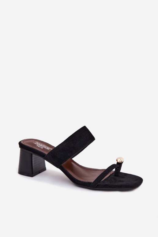 Claquettes avec talons et détails dorés en noir Dakotelle