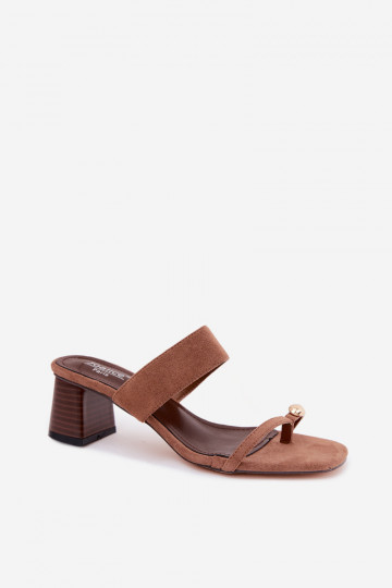 Claquettes avec talons et détails dorés en brun Dakotelle 2