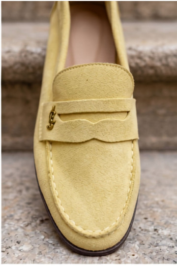 Mocassins pour femmes en daim synthétique jaunes Prestelle