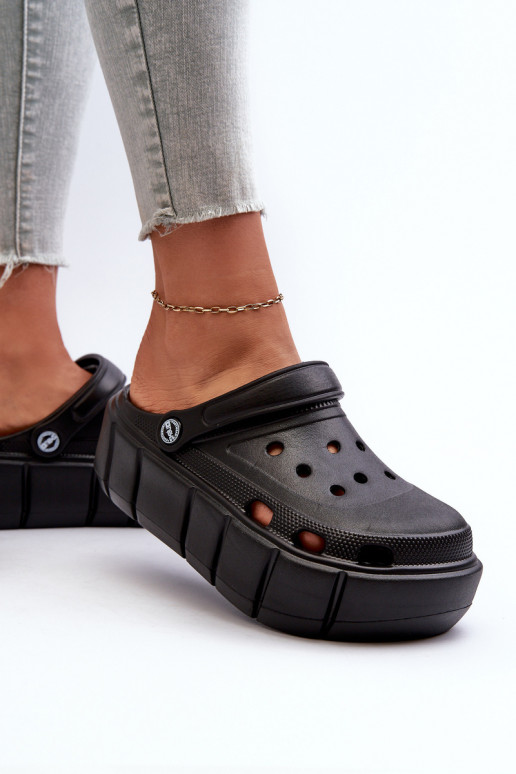 Chaussons légers pour femmes à plateforme en noir Itubia
