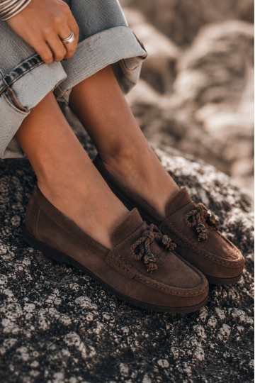 Mocassins pour femmes avec nœuds et franges en daim synthétique couleur chocolat Bluebell 2