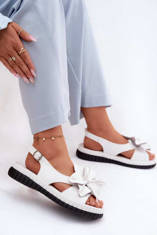 Sandales pour femmes blanches avec des anneaux décoratifs Vinceza 66917