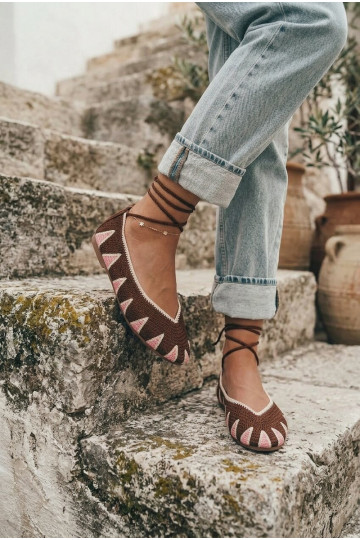 Ballerines au crochet avec détails élégants en marron foncé Astera