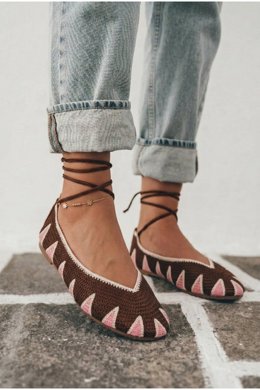 Ballerines au crochet avec détails élégants en marron foncé Astera