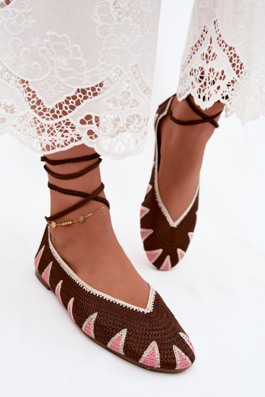 Ballerines au crochet avec détails élégants en marron foncé Astera