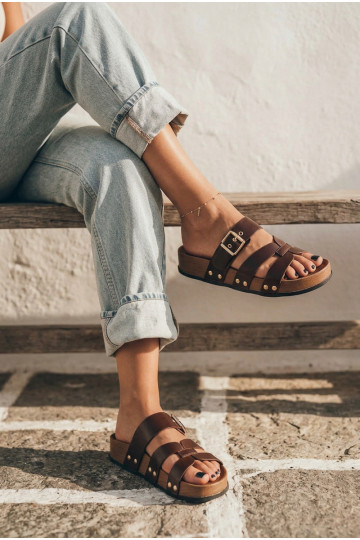 Chaussons pour femmes en cuir synthétique avec boucles brunes Cambria
