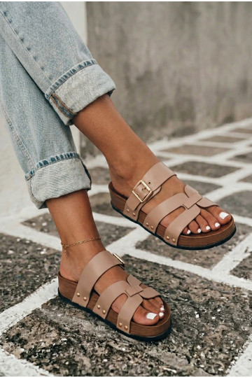 Chaussons pour femmes en cuir synthétique avec boucles couleur sable Cambria