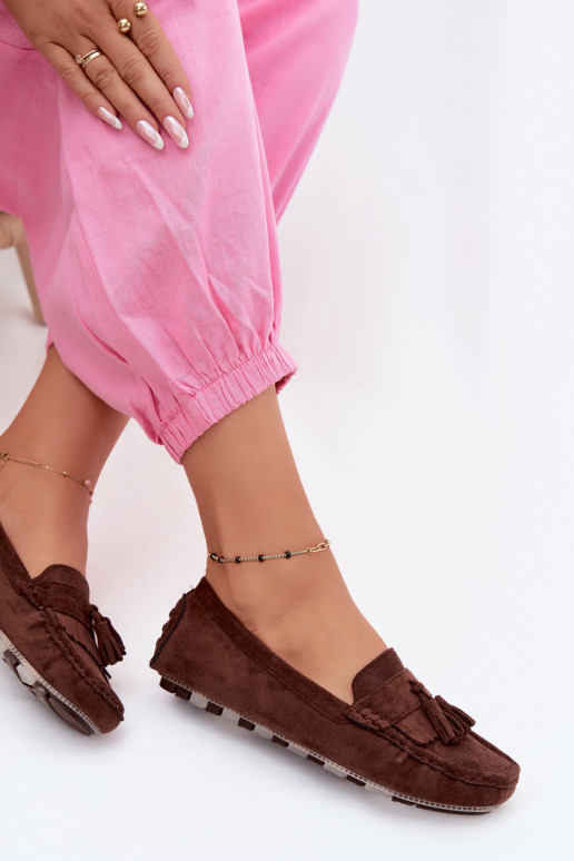 Mocassins pour femmes avec pompons en daim synthétique couleur chocolat Linden