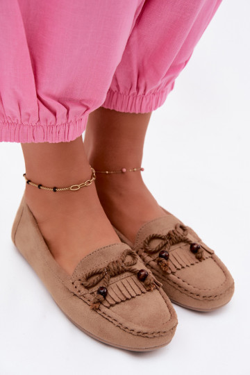 Mocassins plats pour femmes avec nœuds et pompons en daim synthétique couleur sable Bluebell