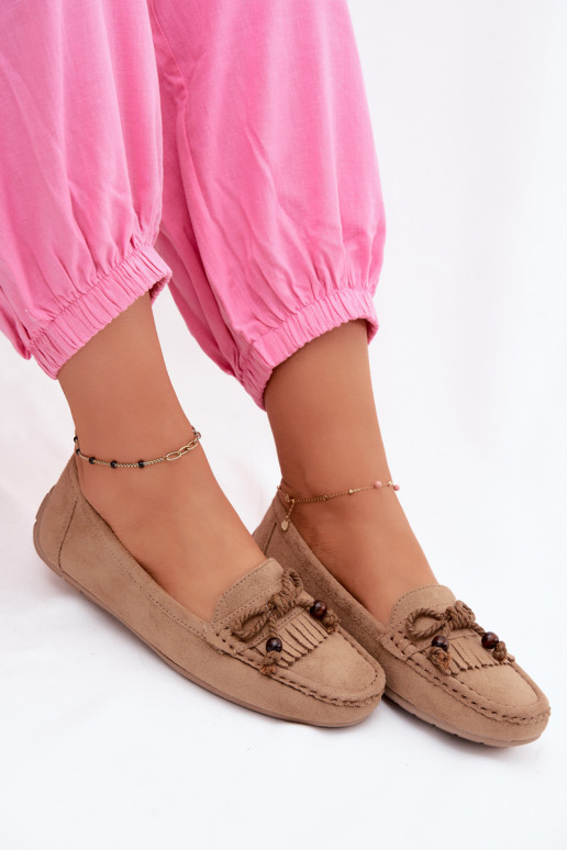 Mocassins plats pour femmes avec nœuds et pompons en daim synthétique couleur sable Bluebell
