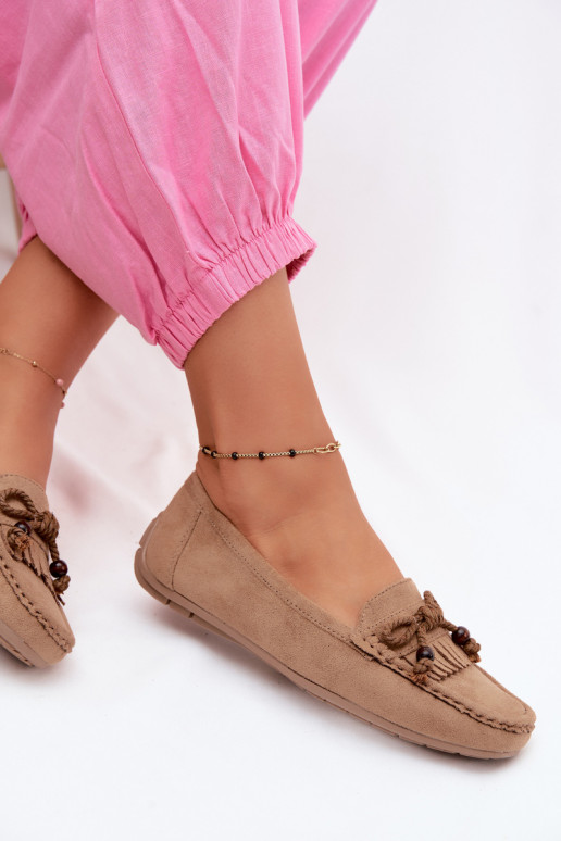 Mocassins plats pour femmes avec nœuds et pompons en daim synthétique couleur sable Bluebell