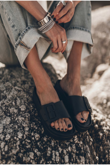 Chaussons noirs pour femmes avec plateforme et boucles Caramel