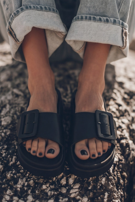 Chaussons noirs pour femmes avec plateforme et boucles Caramel