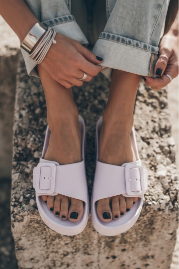 Chaussons blancs pour femmes avec plateforme et boucles Caramel 2