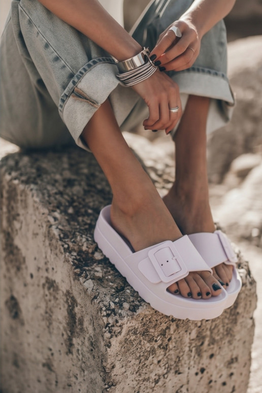Chaussons blancs pour femmes avec plateforme et boucles Caramel