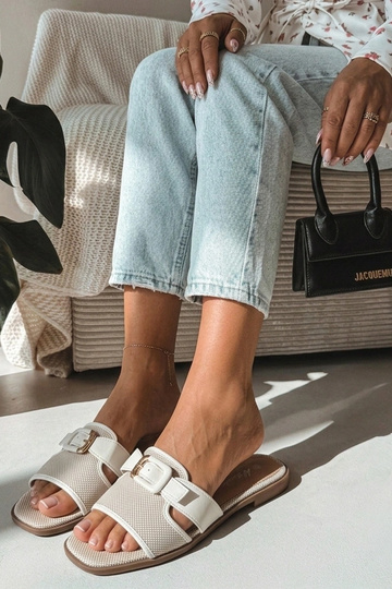 Sabots blancs pour femmes avec boucle décorative Isadora 2