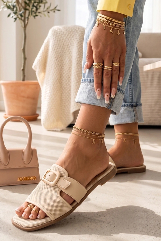 Sabots couleur sable pour femmes avec boucle décorative Isadora