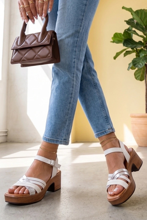 Sandales blanches pour femmes sur un talon bloc avec brides Dahlia