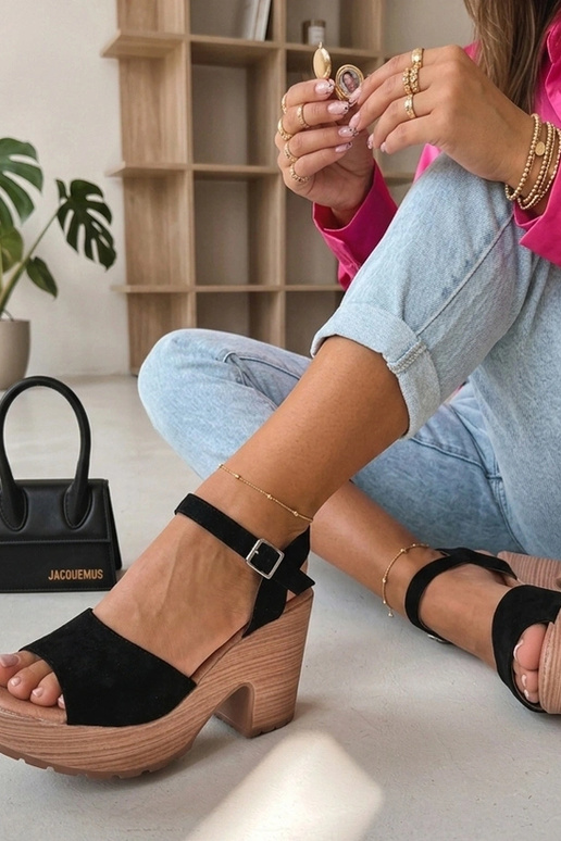 Sandales noires pour femmes sur un talon épais Elara