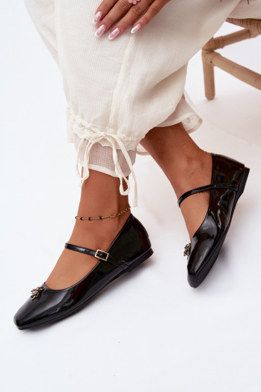 Ballerines noires en vernis avec brides et boucle en simili cuir Pinea
