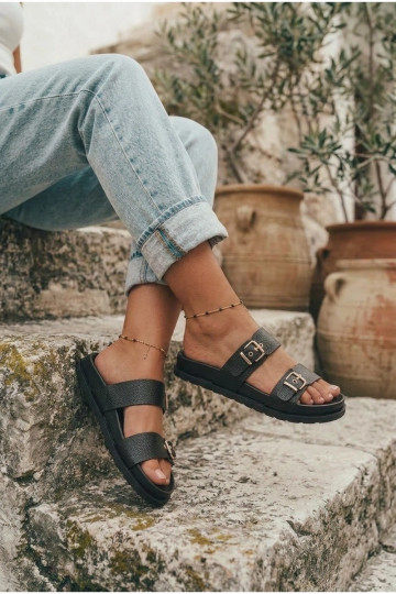 Chaussons pour femmes noirs avec boucles dorées Vilja