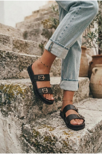 Chaussons pour femmes noirs avec boucles dorées Vilja 2