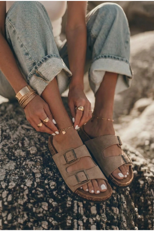 Chaussons pour femmes couleur sable avec boucles Brigid