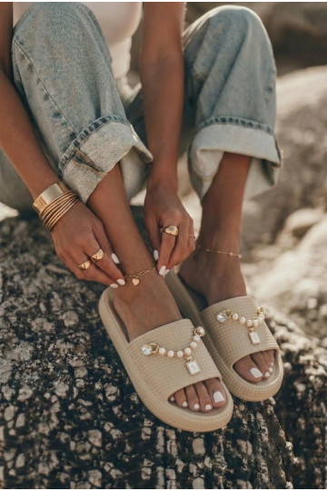 Chaussons pour femmes couleur sable légers avec ornements Rosehip