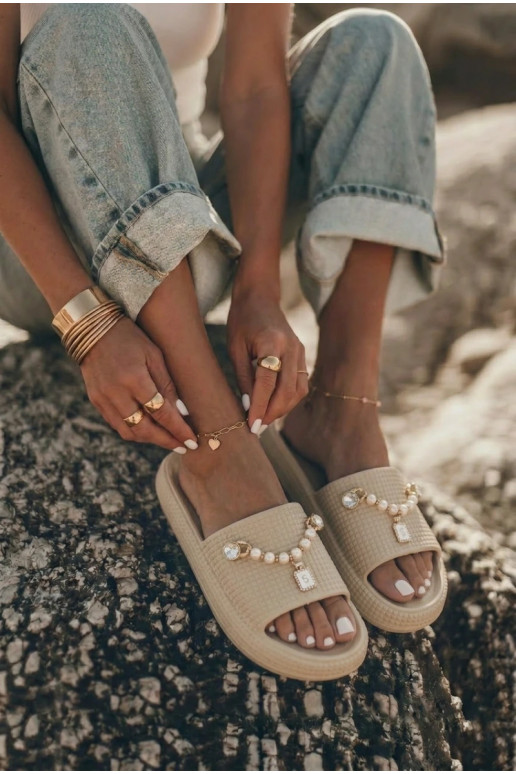 Chaussons pour femmes couleur sable légers avec ornements Rosehip