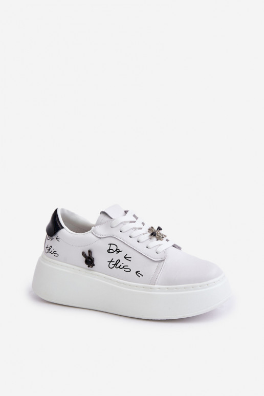 Baskets blanches en simili cuir avec plateforme et badges amovibles Vinceza 89102