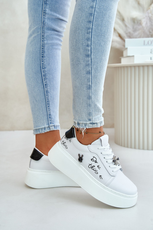 Baskets blanches en simili cuir avec plateforme et badges amovibles Vinceza 89102
