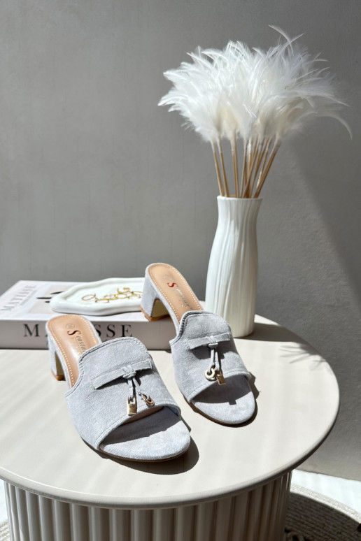 Chaussons pour femmes avec talons en daim synthétique en gris Jemenna