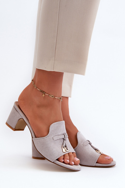 Chaussons pour femmes avec talons en daim synthétique en gris Jemenna