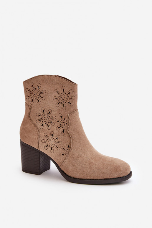 Bottes avec détails en dentelle et talons en daim synthétique couleur sable Nevishiia