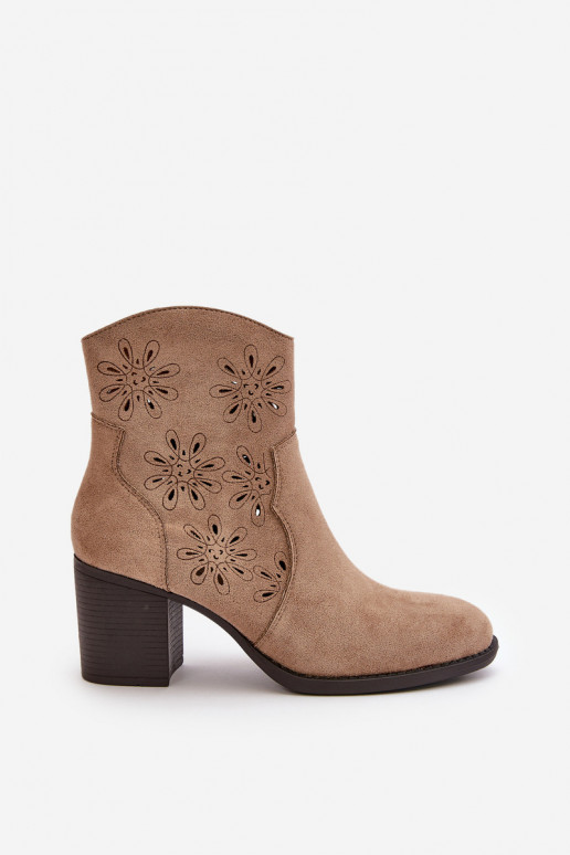Bottes avec détails en dentelle et talons en daim synthétique couleur sable Nevishiia