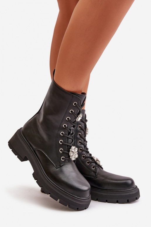 Bottines de travail pour femmes avec des embellissements en cuir synthétique de couleur noire Kristines