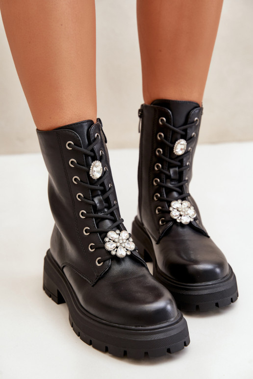 Bottines de travail pour femmes avec des embellissements en cuir synthétique de couleur noire Kristines