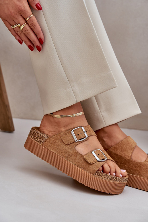 Chaussons à plateforme pour femmes avec boucles en brun Aramia