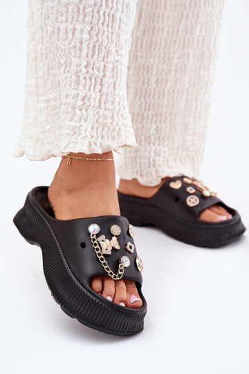 Chaussons légers pour femmes avec détails dorés et clips en noir Hortiana 2