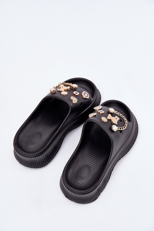 Chaussons légers pour femmes avec détails dorés et clips en noir Hortiana