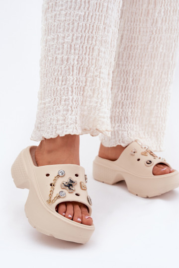 Chaussons légers pour femmes sur plateforme avec détails dorés et clips en sable Ivoriel 2