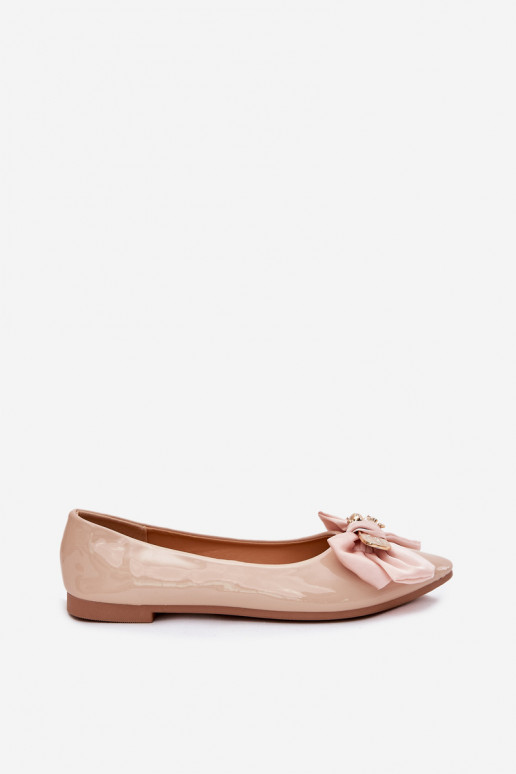 Ballerines vernies avec nœuds et broches dorées en couleur sable Rivona